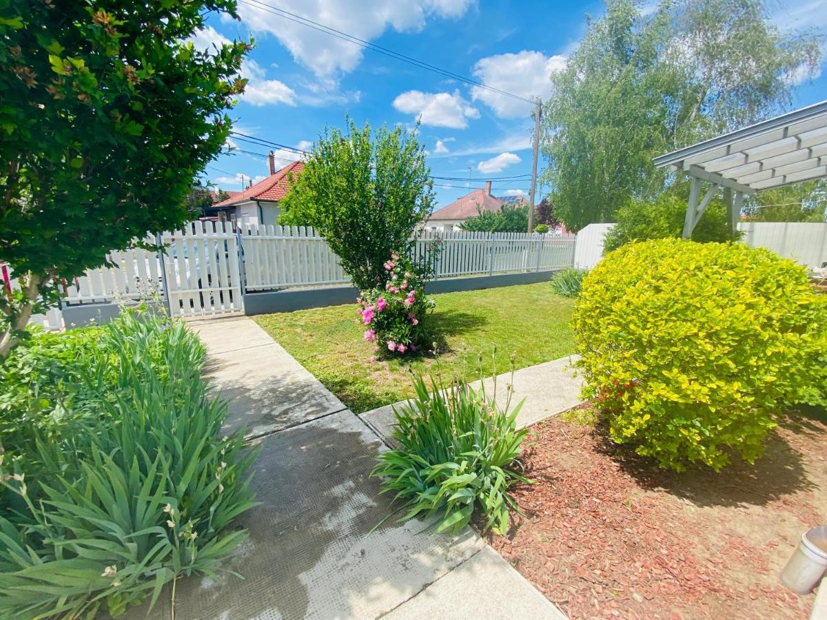 Pandora Pool Apartman Hajduszoboszlo Bagian luar foto