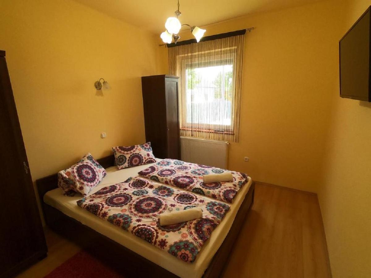 Pandora Pool Apartman Hajduszoboszlo Bagian luar foto